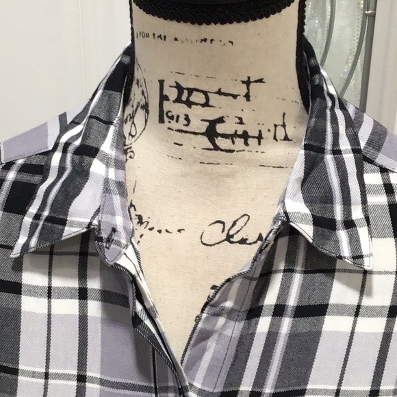 ๐ EXPRESS Plaid Button Down Shirt Hi-Lo Length Long Sleeves With Collar - Picture 2 of 11